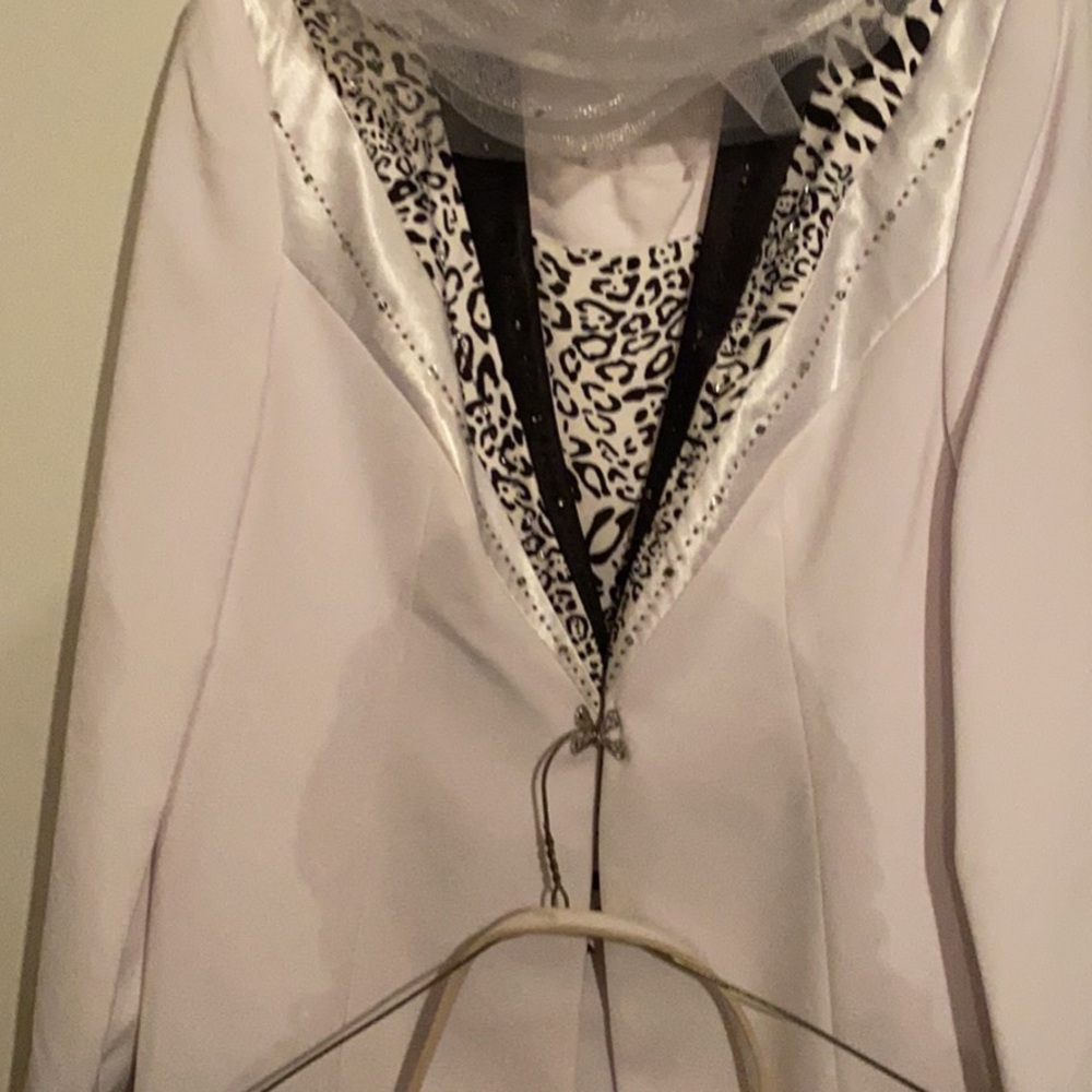 Women Apparel and Accessories size 14 in dresses and 6 1/2 to 9 in dress shoes. - Picture 5 of 6